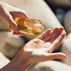 Winter Body Oil Huile Corps D'Hiver -Magasin De Cosmétiques 02 22 Visuel Secondaire Winter Oil Rowse