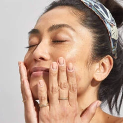 Impossible Glow Concentré Eclat Illuminateur Or Rose 12 Impossible Glow Concentré Eclat Illuminateur Or Rose -Magasin De Cosmétiques 03 22 Encart Inspi rose Impossible Glow Pai Skincare TINY