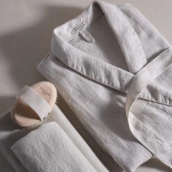 Drap De Bain -Magasin De Cosmétiques 11 21 Encart Secondaire Textiles OMCS 2021 TINY