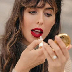 Petal Bouche Rouge à Lèvres Mat Sans Transfert -Magasin De Cosmétiques 1vfr petal bouche lifestyle carre