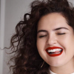 Petal Bouche Rouge à Lèvres Mat Sans Transfert -Magasin De Cosmétiques 2vfr petal bouche lifestyle carre