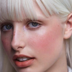 Bisou Blush Crème -Magasin De Cosmétiques 3vfr bisou blush aissa carre