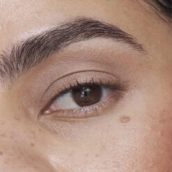 Liquid Powder Matte Eye Tint Fard à Paupières Crème Mat -Magasin De Cosmétiques Liquid Powder Matte Comparision Grid CORK