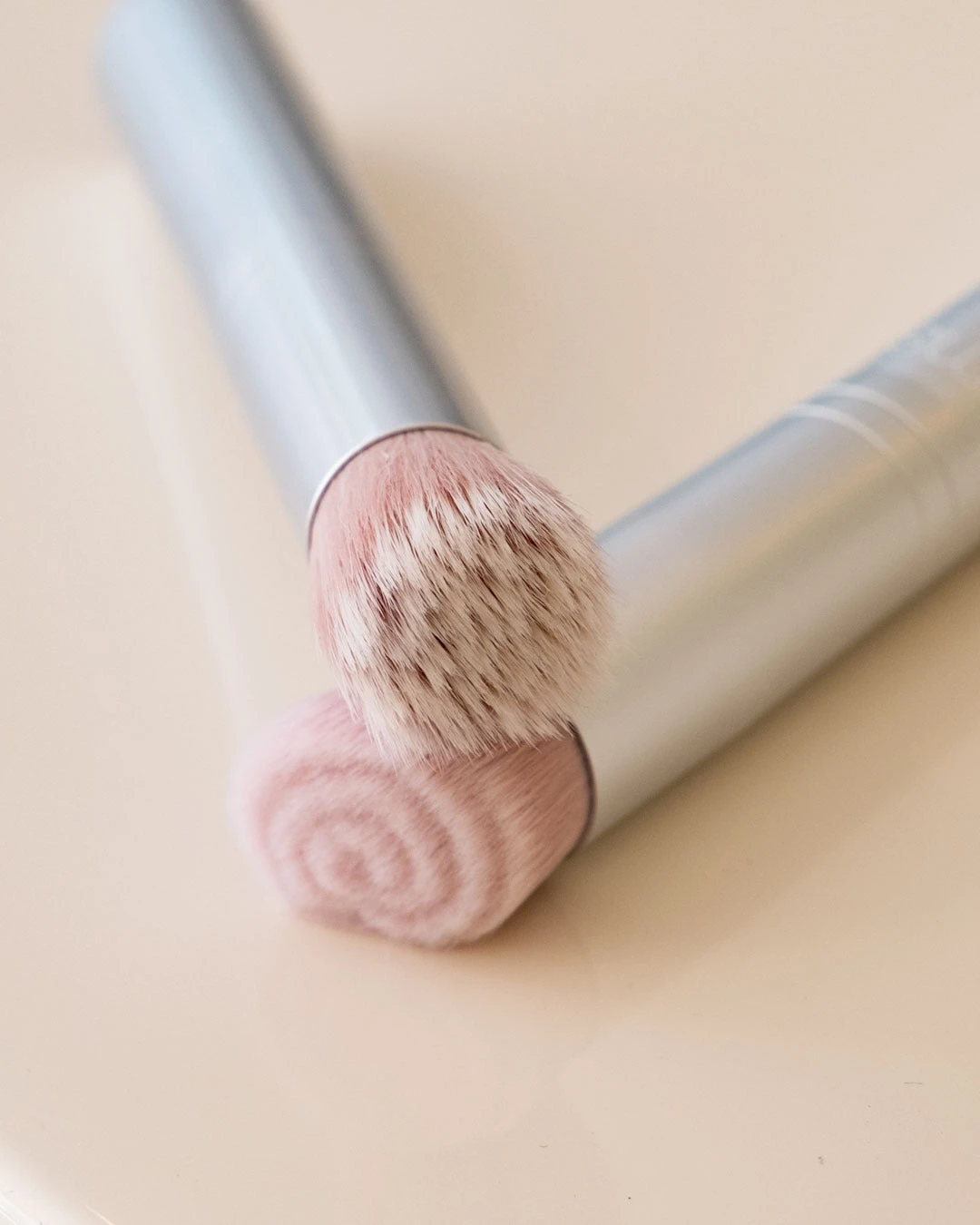 RMS Beauty Skin2Skin Foundation Brush 3 RMS Beauty Skin2Skin Foundation Brush