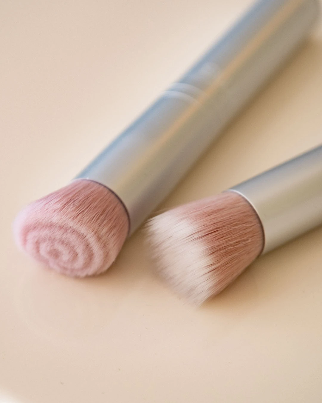 RMS Beauty Skin2Skin Foundation Brush 4 RMS Beauty Skin2Skin Foundation Brush – Image 2