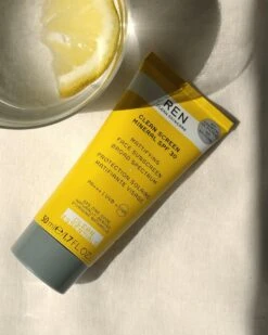 REN CLEAN SKINCARE Clean Screen Protection Solaire Matifiante Visage SPF 30 -Magasin De Cosmétiques SolaireRENmatifiant post