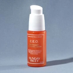 Sunday Riley C.E.O. 15% Vitamin C Brightening Serum Éclaircissant 8 Sunday Riley C.E.O. 15% Vitamin C Brightening Serum Éclaircissant -Magasin De Cosmétiques visuel inspi serum
